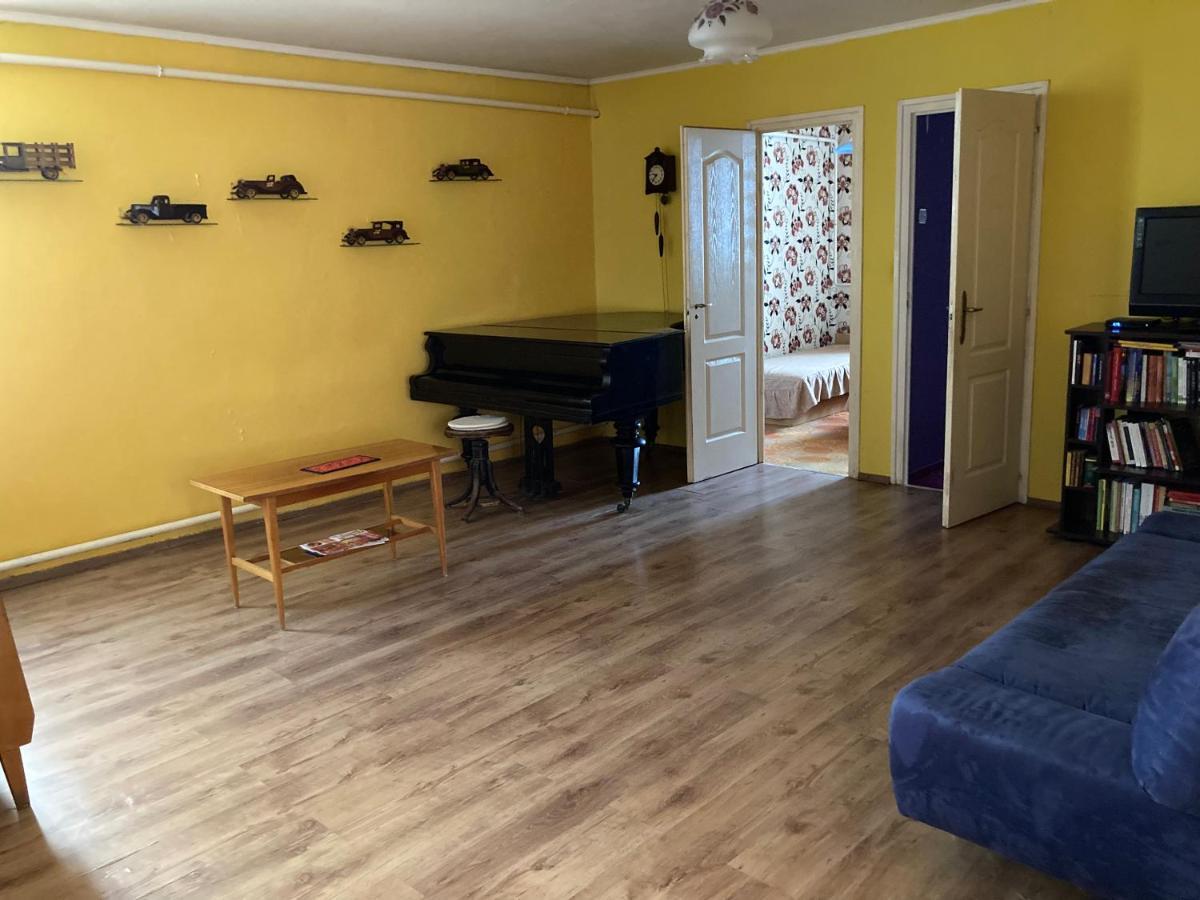 Leander Vendégház Gyongyos Exterior foto